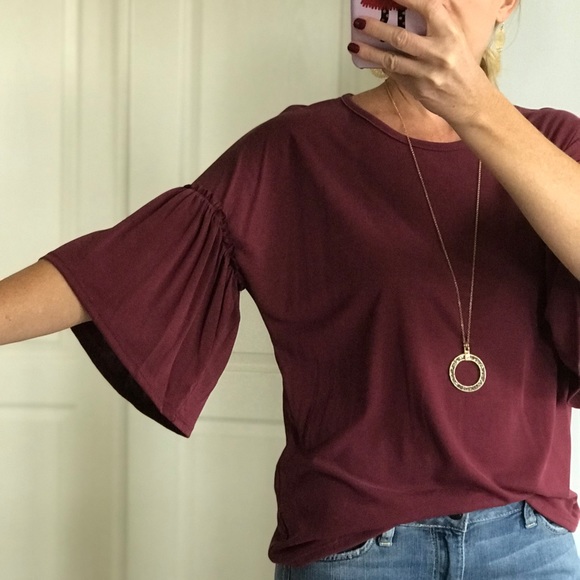 🌺1 MEDIUM🌺Wine Bell Sleeve Top - Picture 2 of 6